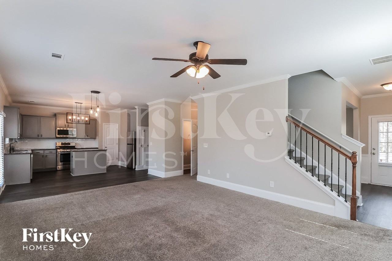 821 Harrison Dr - Photo 2 of 15