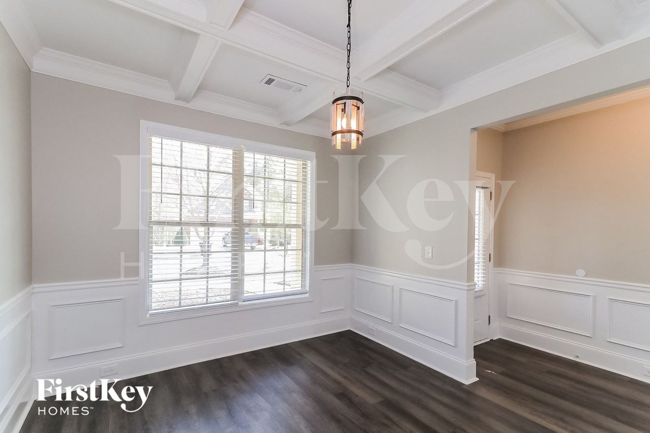 821 Harrison Dr - Photo 5 of 15