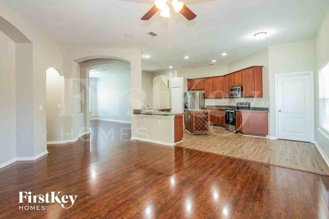 581 Longmill Ln - Photo 2 of 15