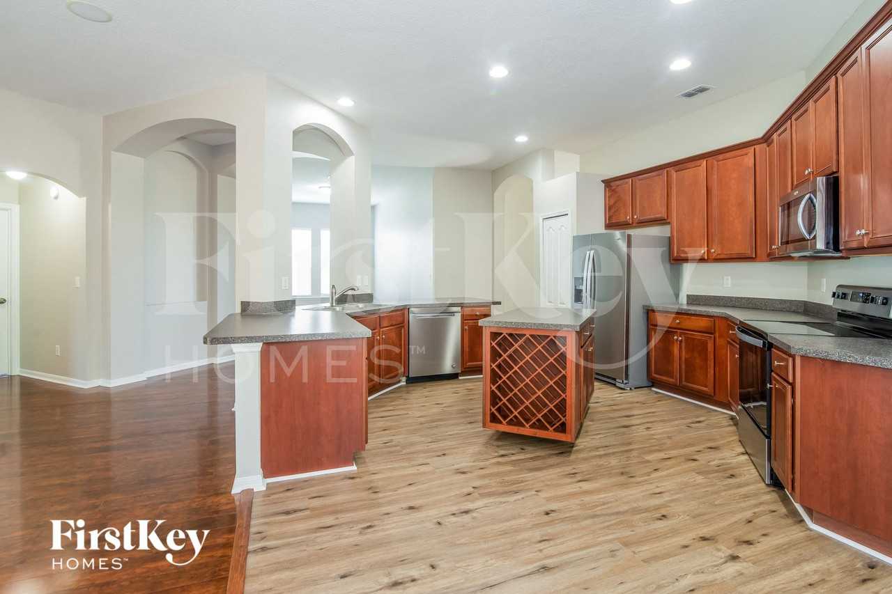 581 Longmill Ln - Photo 4 of 15