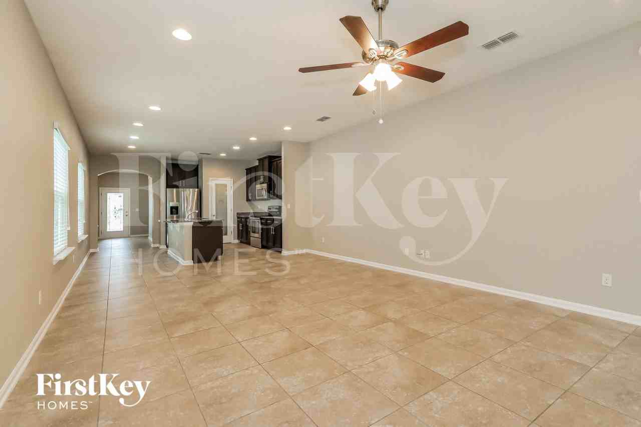 644 Drysdale Dr - Photo 4 of 15
