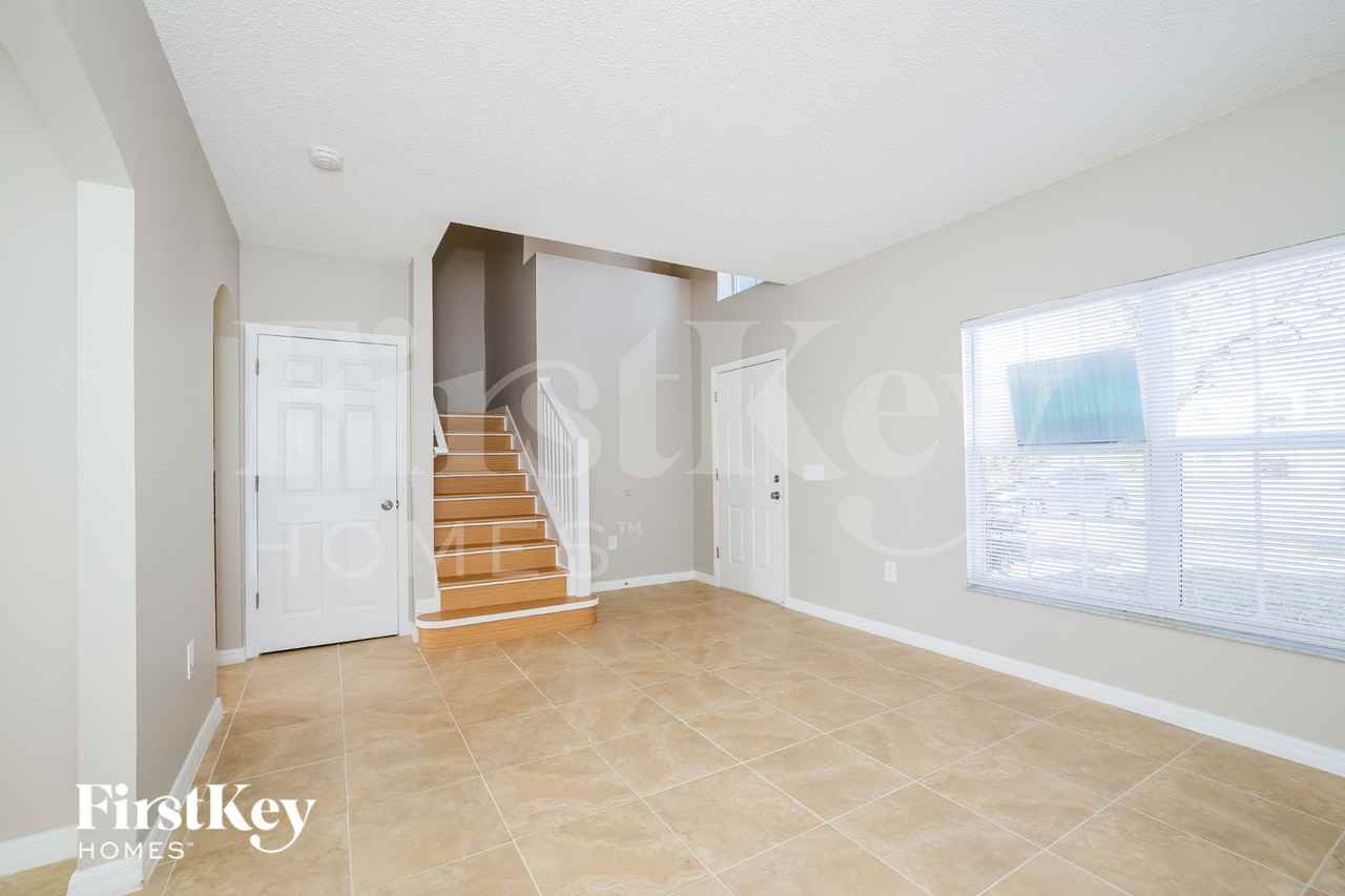 639 Linnet Ct - Photo 3 of 16