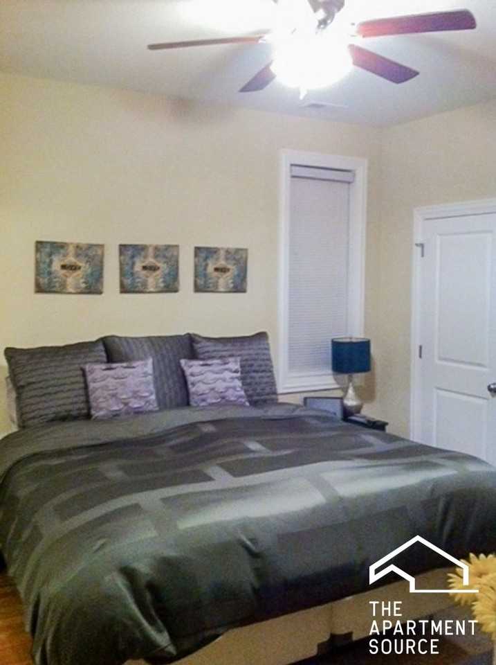 2847 N Southport Ave #2 - Photo 3 of 9