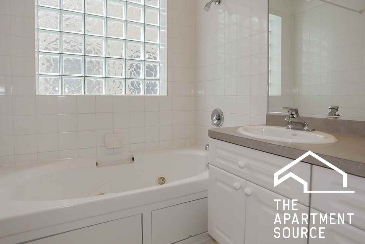 2719 N Wayne Ave #2S - Photo 4 of 9
