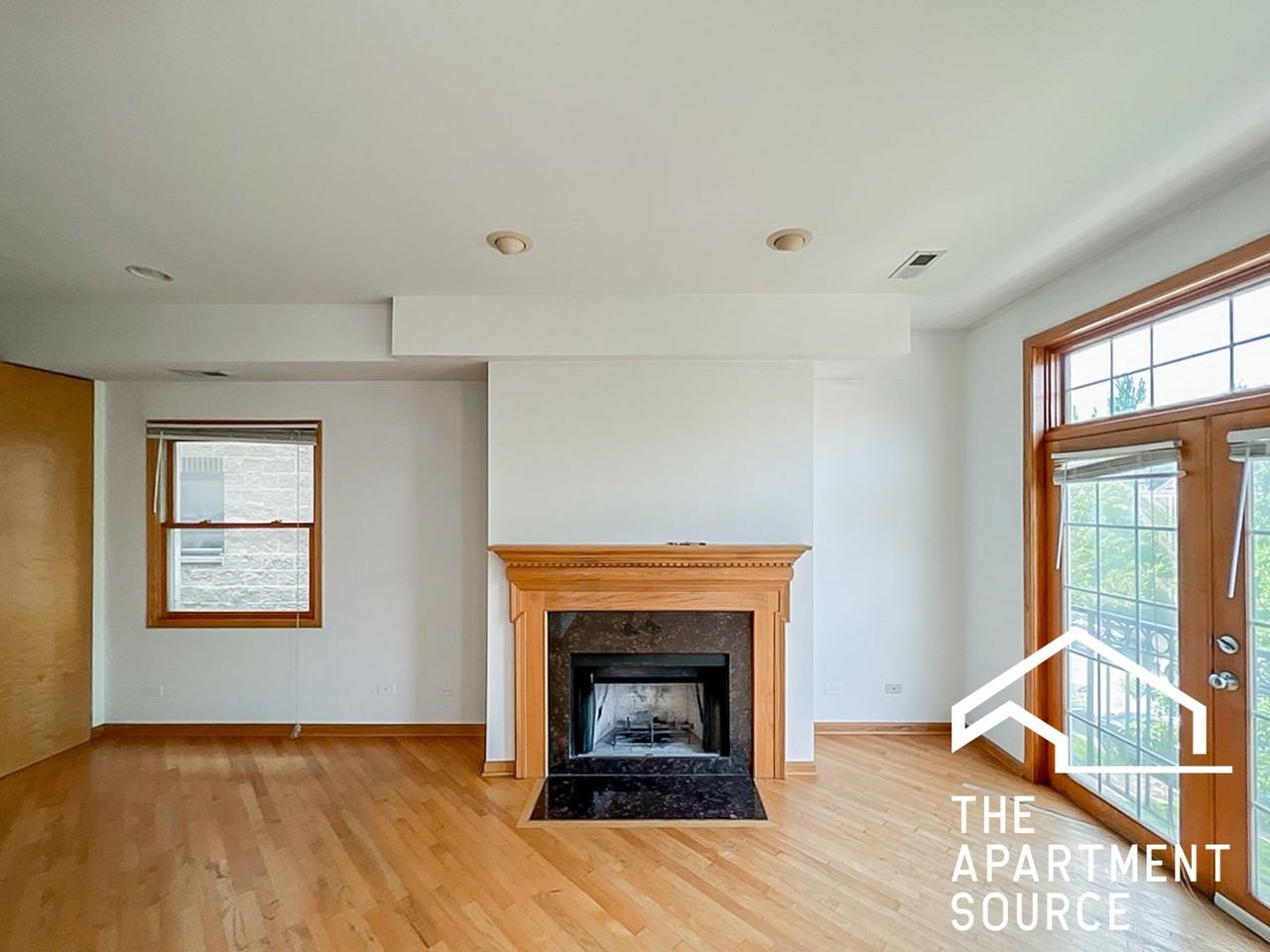 1103 W Cornelia Ave #2 - Photo 2 of 10