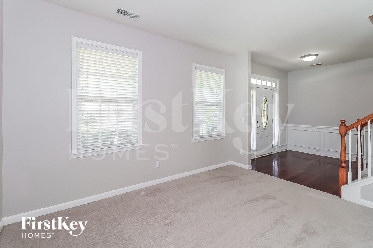 943 Mill Creek Ave - Photo 2 of 15