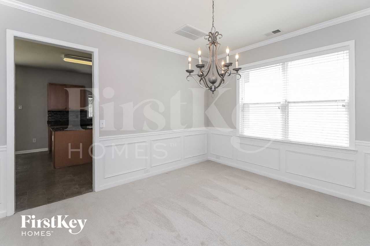 943 Mill Creek Ave - Photo 3 of 15