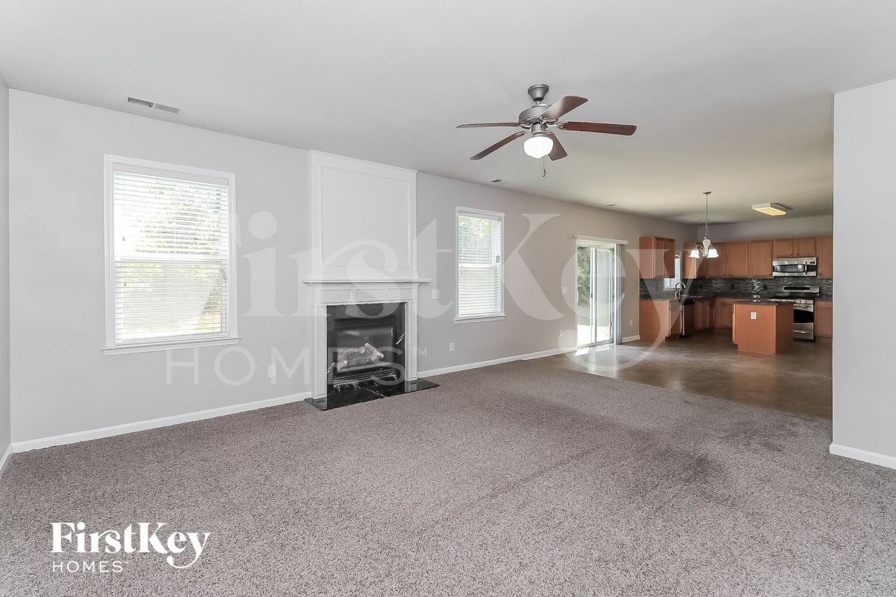 943 Mill Creek Ave - Photo 6 of 15