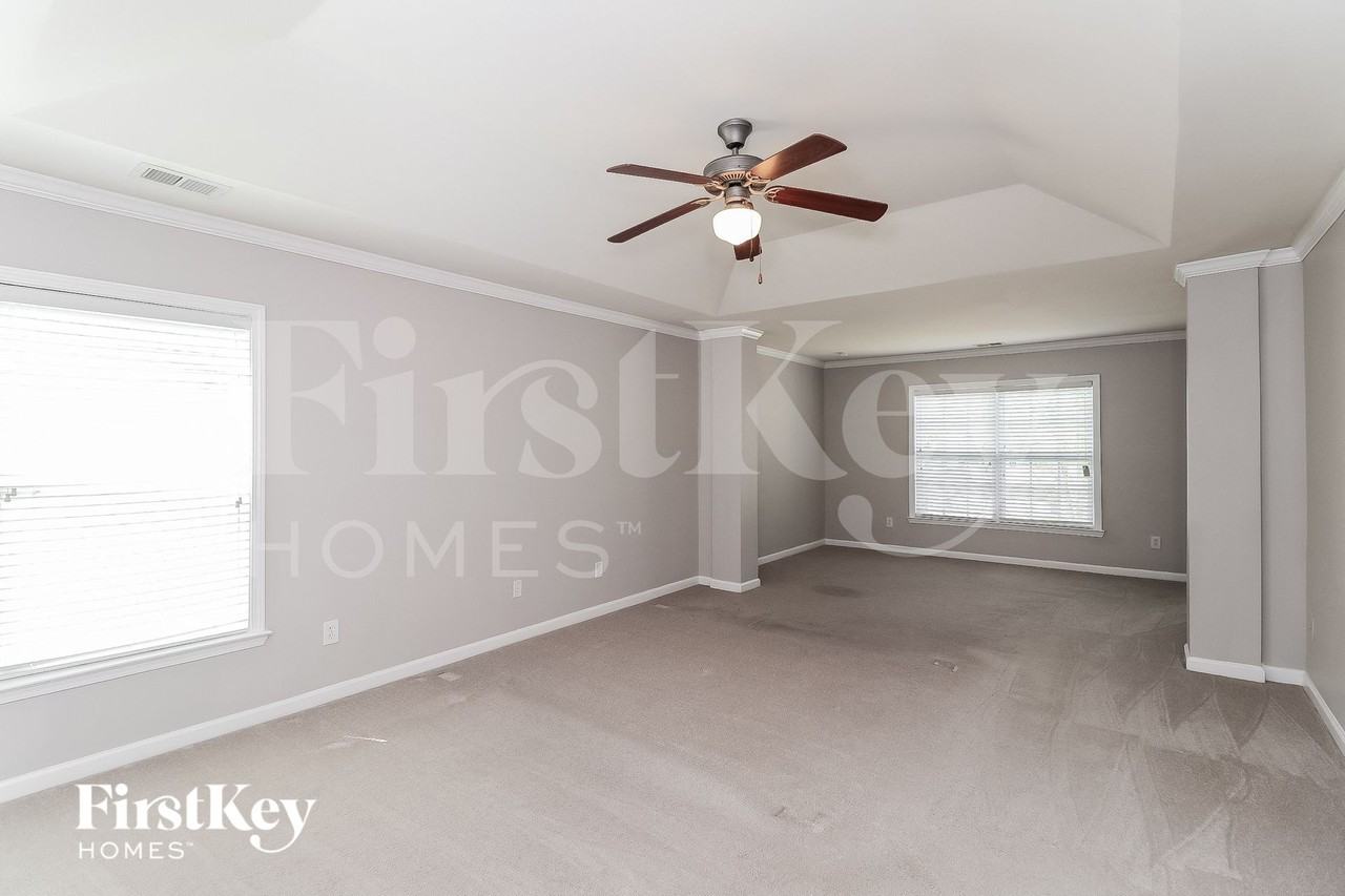 943 Mill Creek Ave - Photo 7 of 15