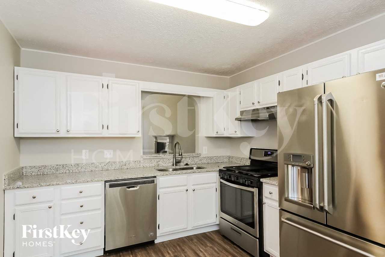 1005 Wolf Springs Cv - Photo 5 of 15