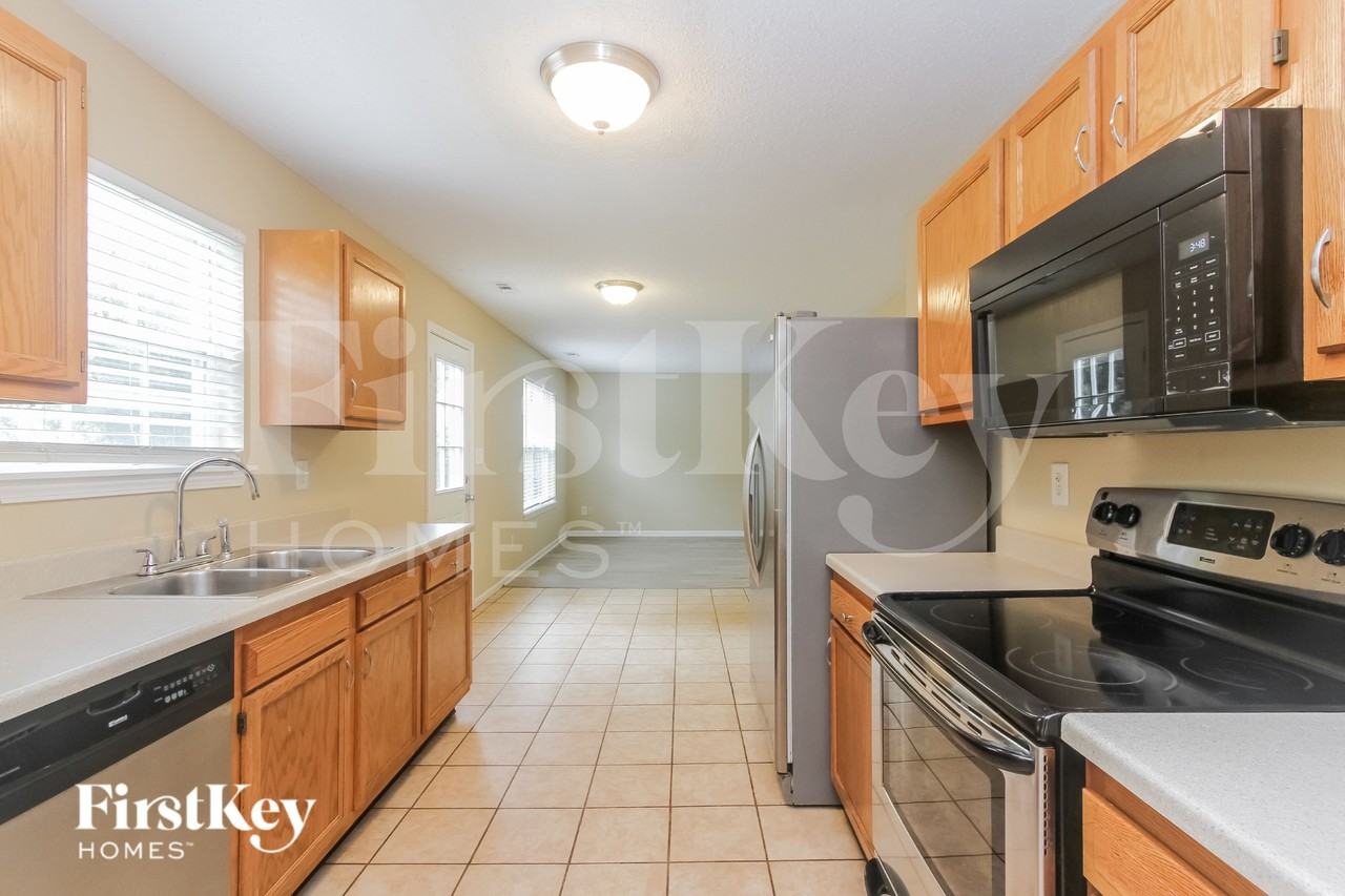 9775 Thomas Ln - Photo 6 of 16
