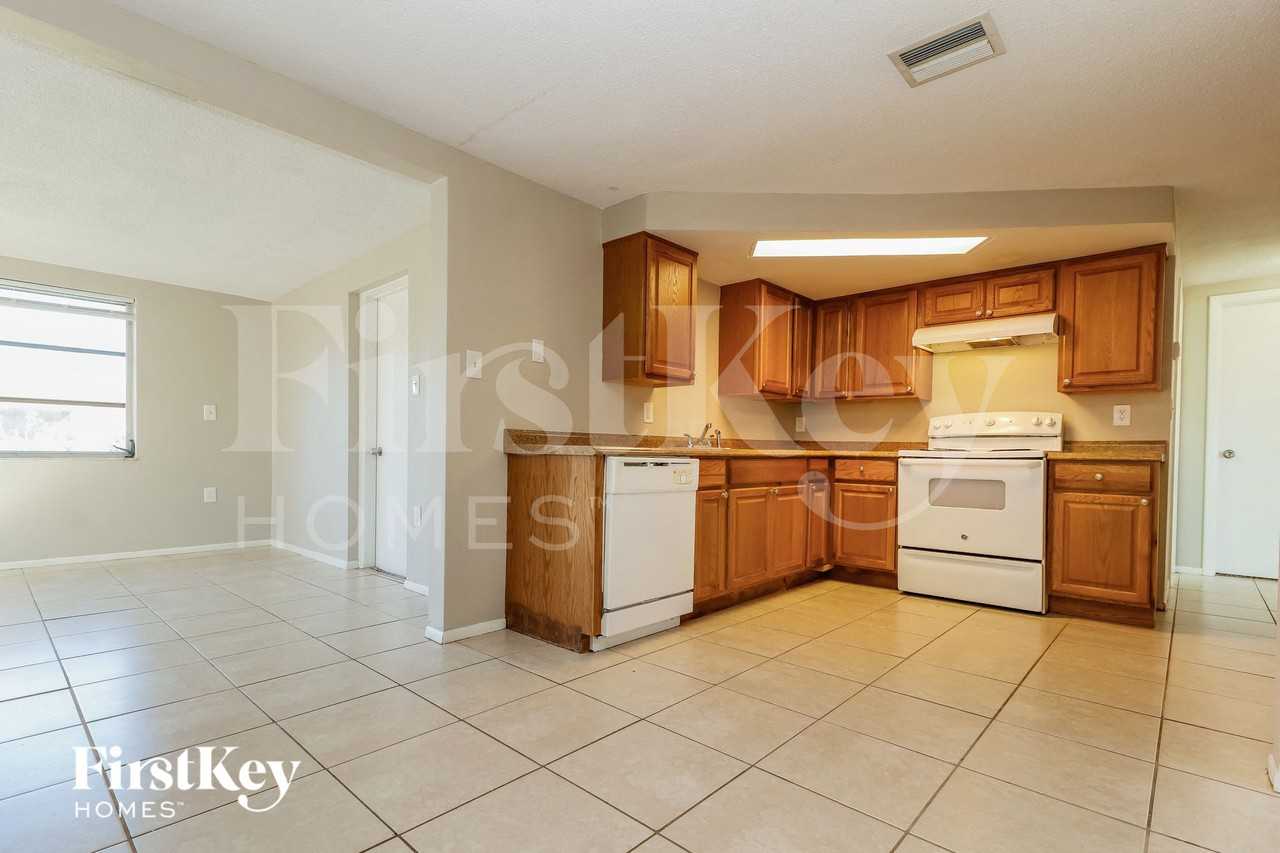 9231 Glen Moor Ln - Photo 4 of 15