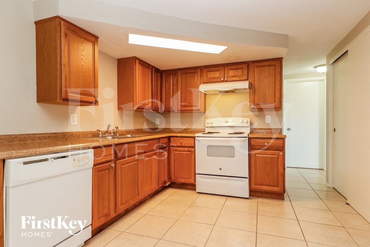 9231 Glen Moor Ln - Photo 7 of 15