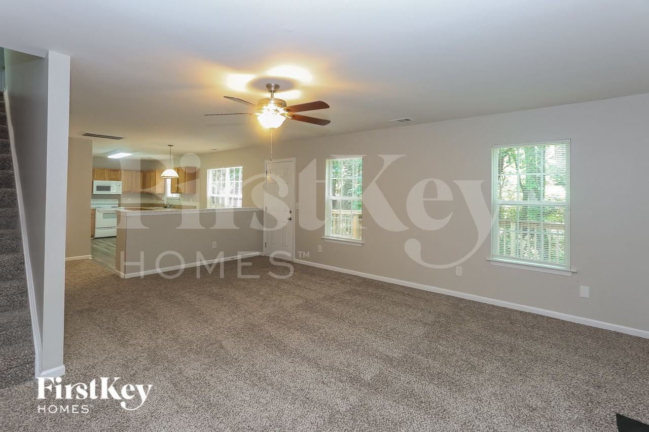 8605 Royal Bluff Dr - Photo 4 of 15