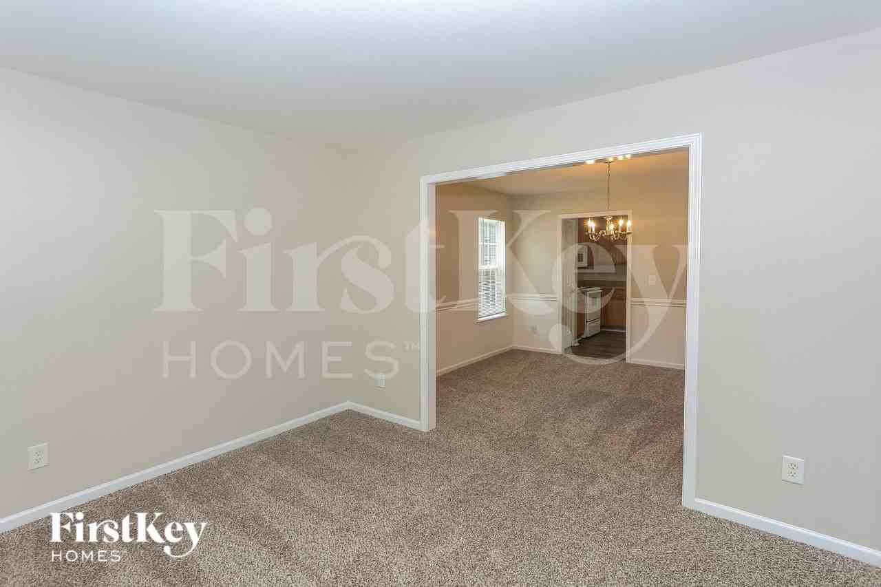 8605 Royal Bluff Dr - Photo 5 of 15