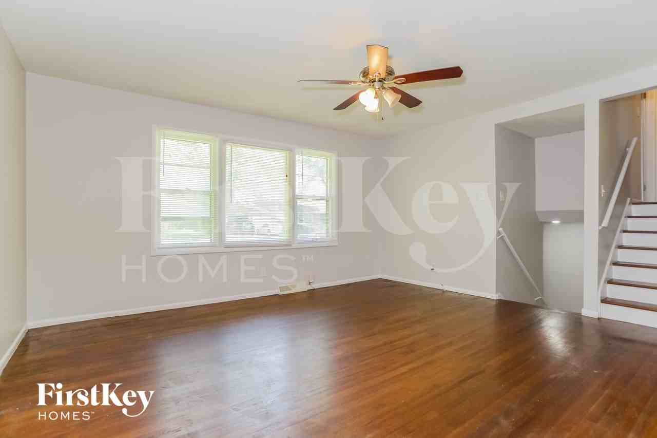 8305 E 110th St - Photo 4 of 15
