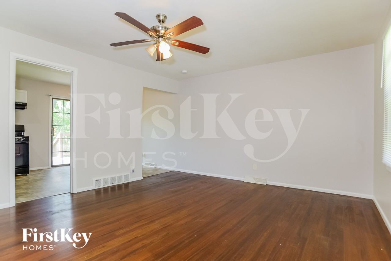 8305 E 110th St - Photo 5 of 15