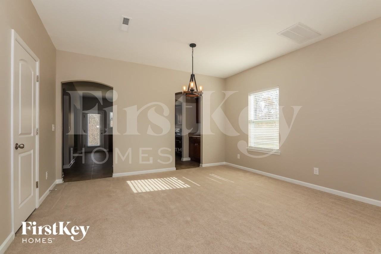 8008 April Ln - Photo 3 of 15