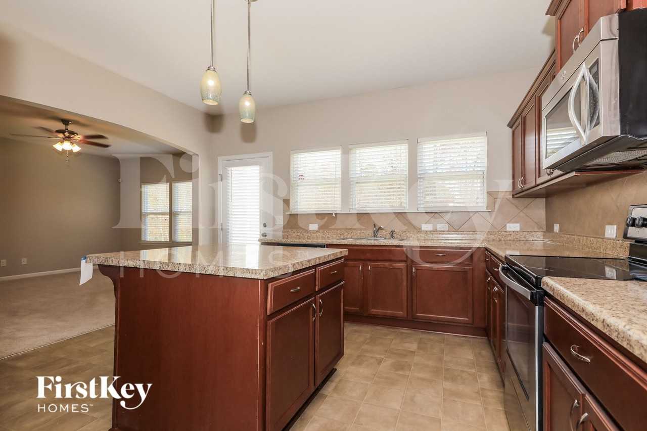 8008 April Ln - Photo 5 of 15