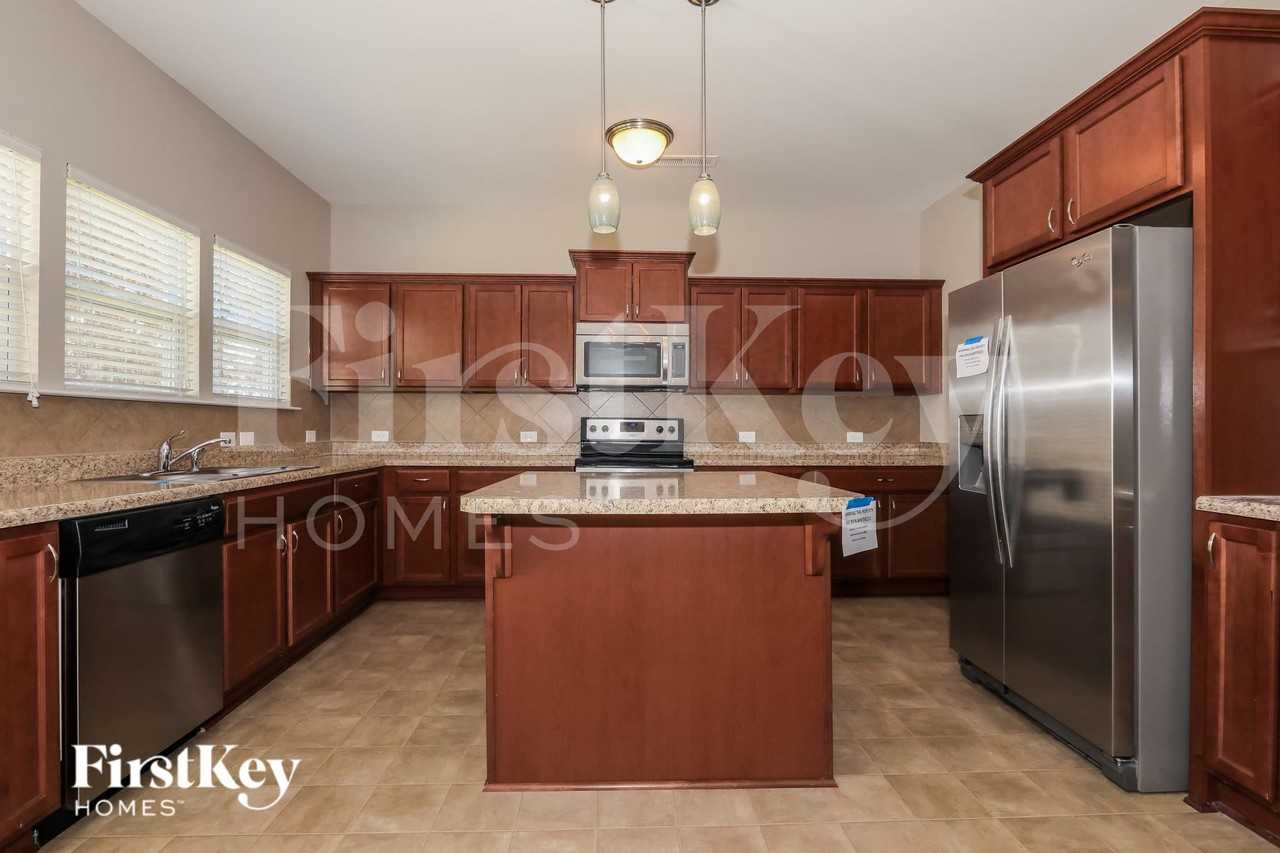 8008 April Ln - Photo 6 of 15