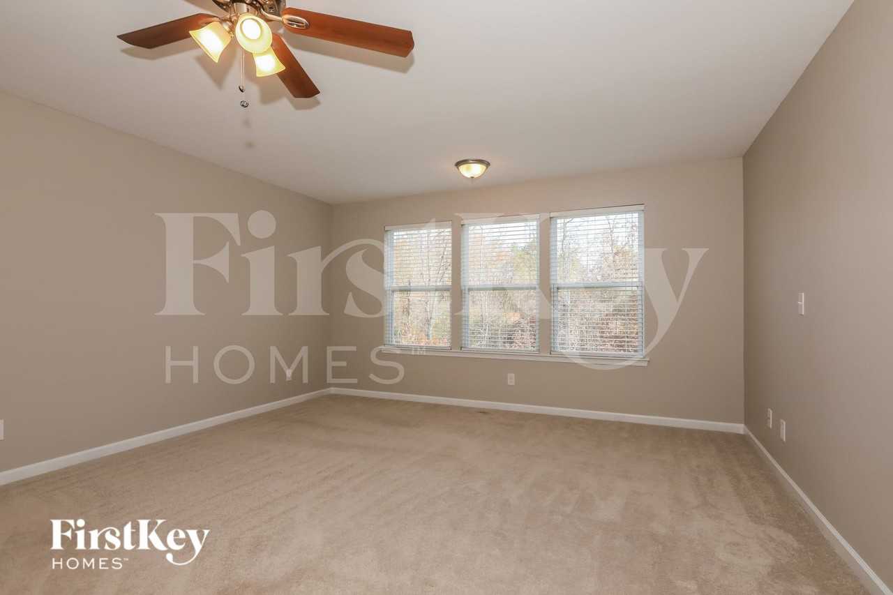 8008 April Ln - Photo 7 of 15