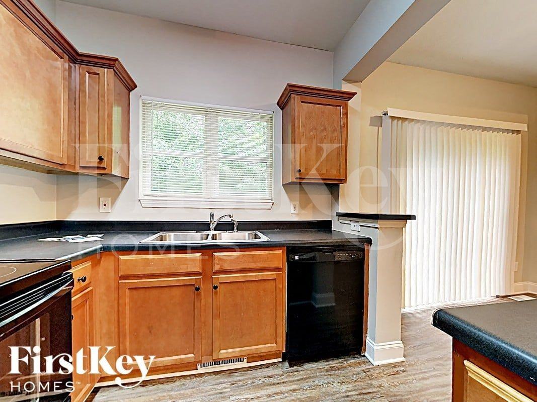 7805 Wilkinson Dr - Photo 4 of 16