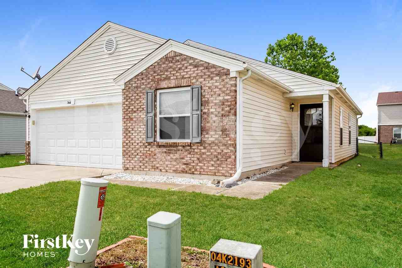 744 Adagio Dr - Photo 2 of 15