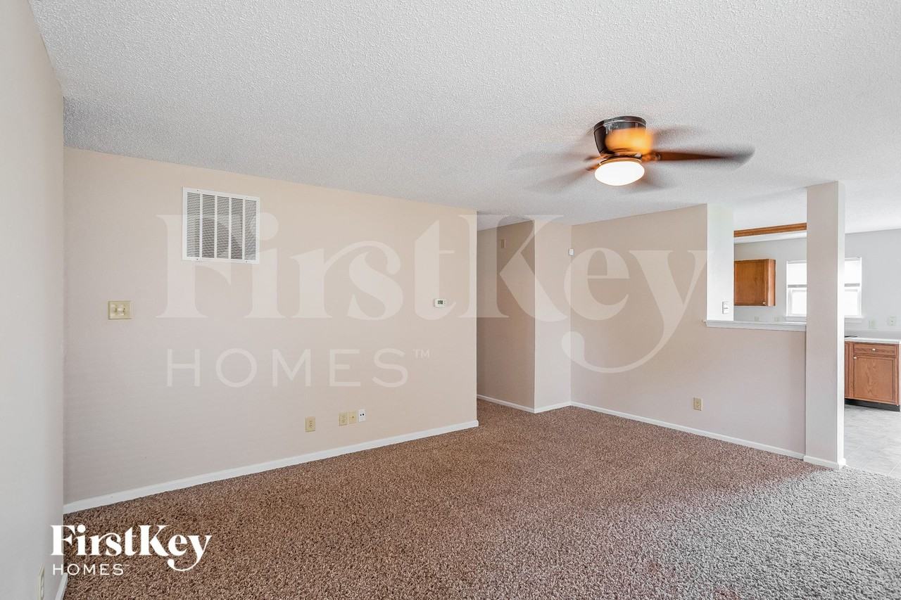 744 Adagio Dr - Photo 3 of 15