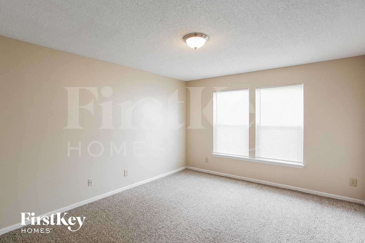 744 Adagio Dr - Photo 5 of 15