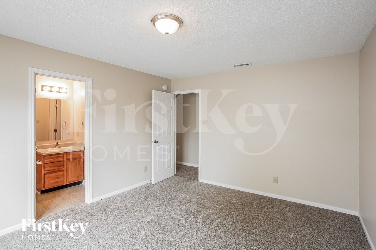 744 Adagio Dr - Photo 6 of 15