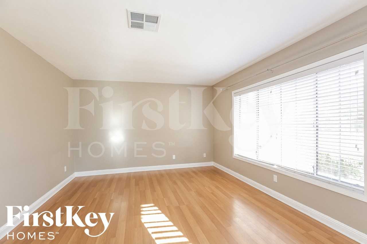 7366 W Jenan Dr - Photo 3 of 15