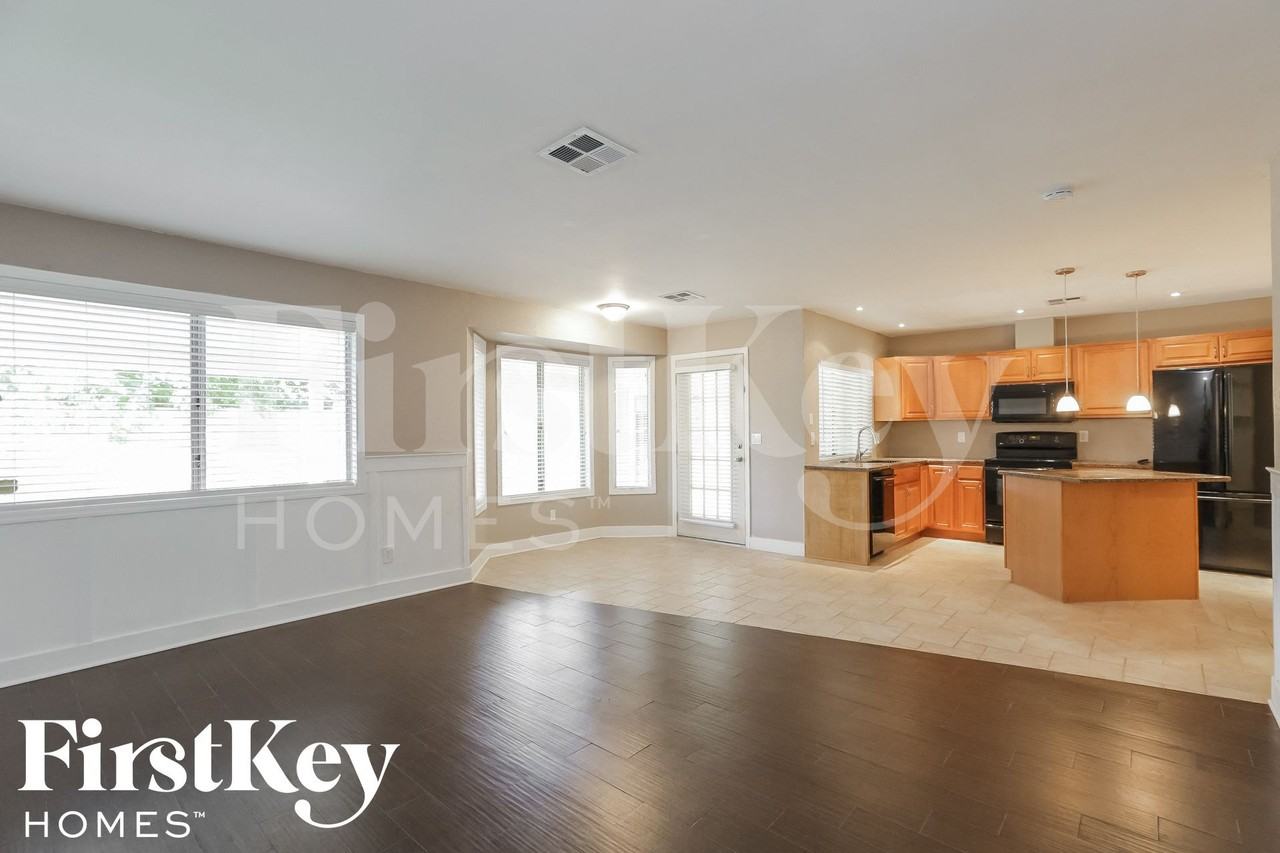 7366 W Jenan Dr - Photo 5 of 15