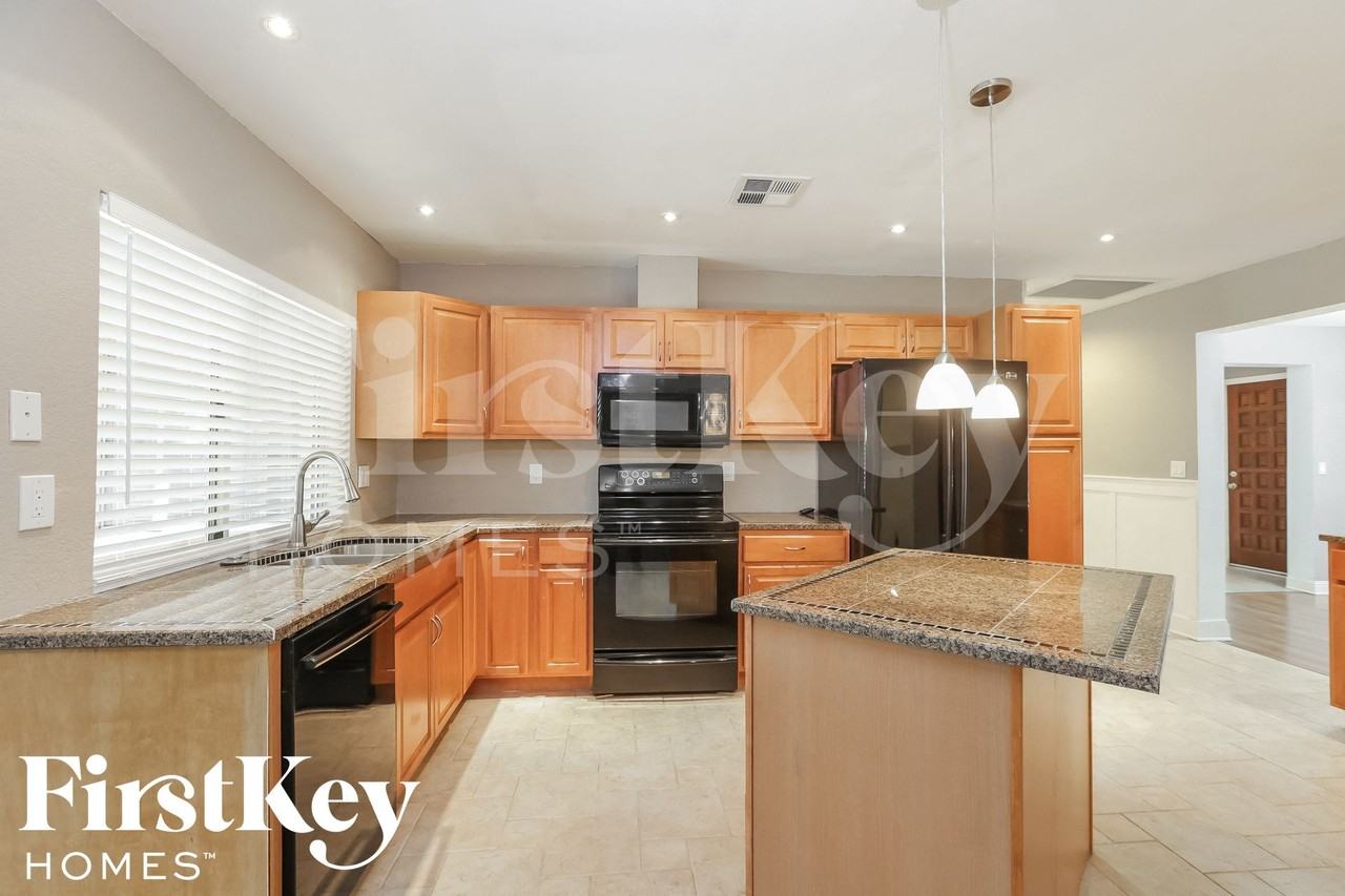 7366 W Jenan Dr - Photo 6 of 15
