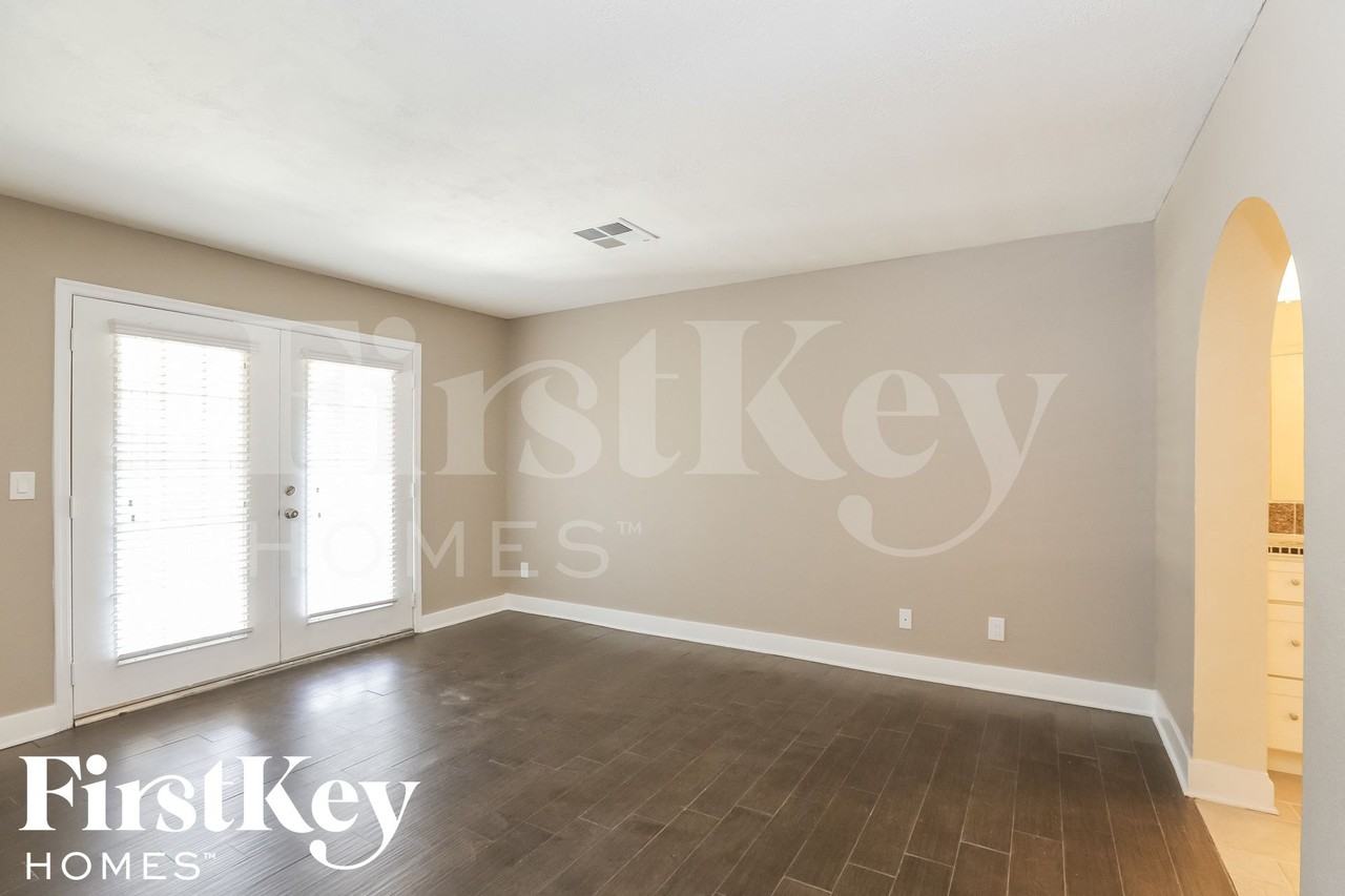 7366 W Jenan Dr - Photo 7 of 15