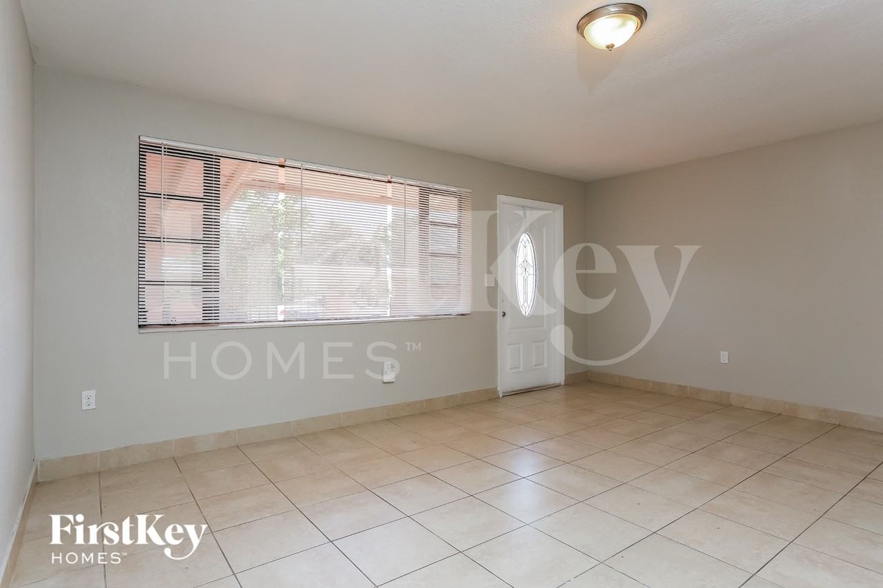 731 Nw 175th Dr - Photo 4 of 16