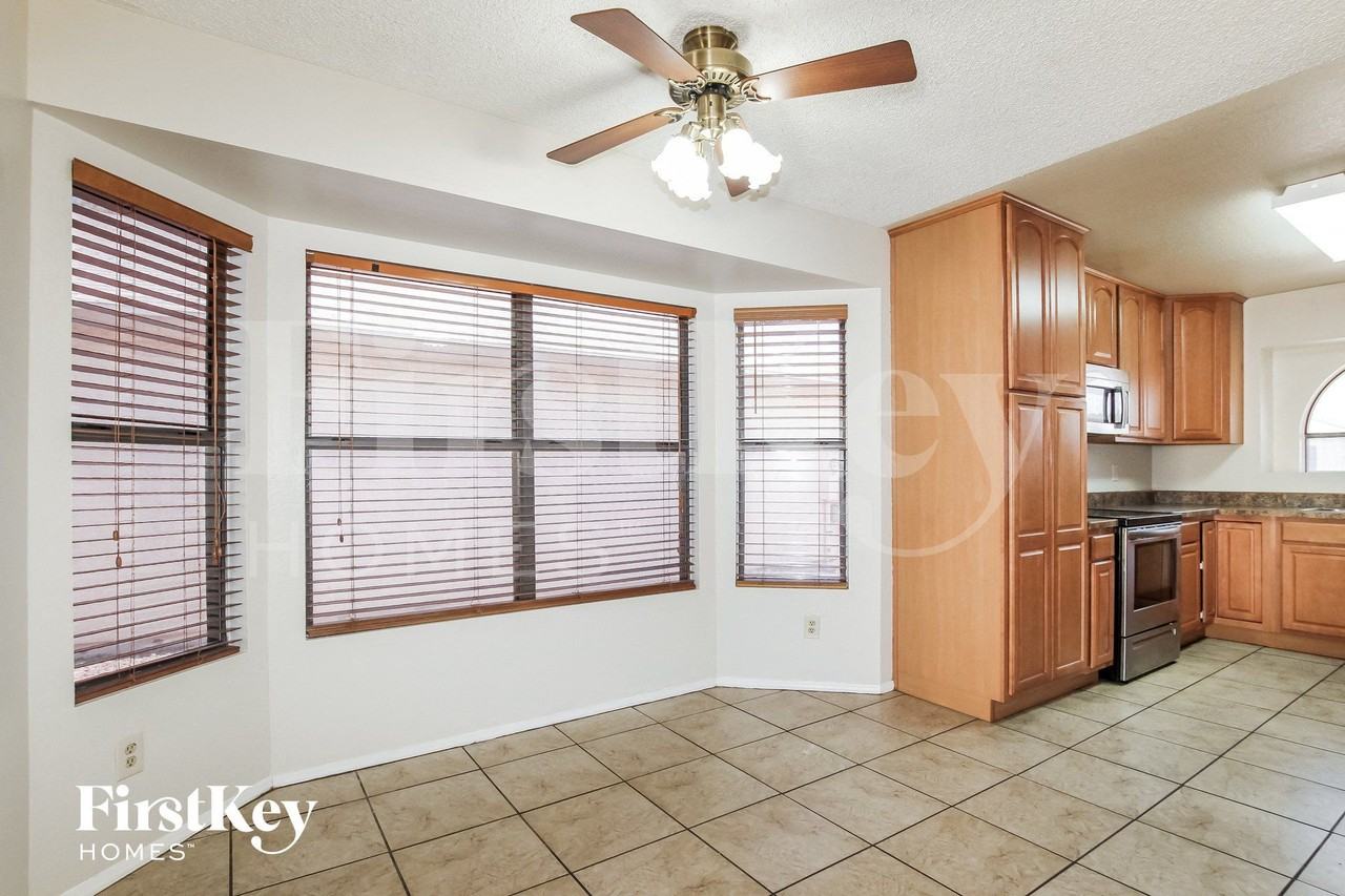 6410 W Townley Ave - Photo 4 of 14
