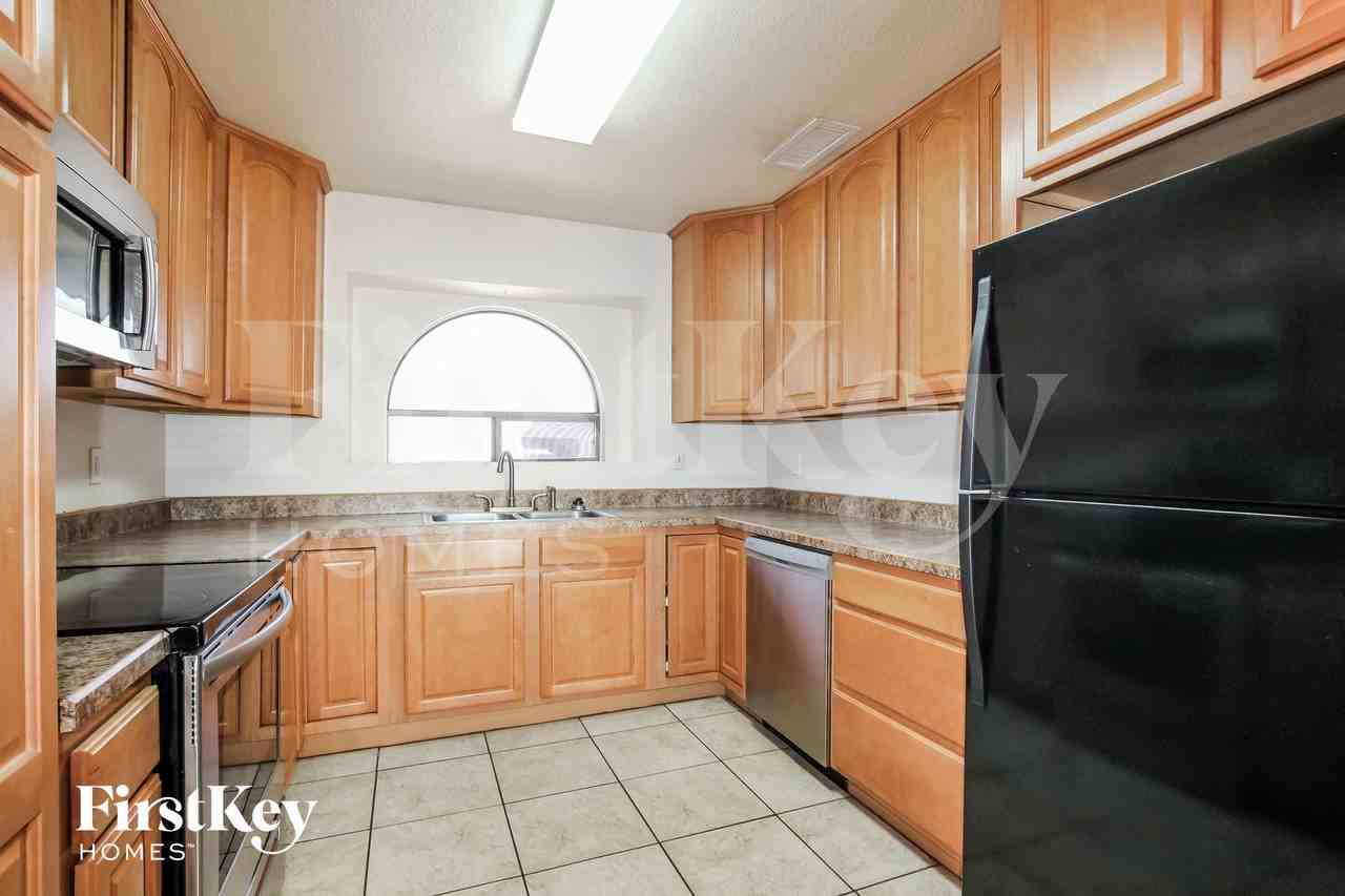 6410 W Townley Ave - Photo 6 of 14