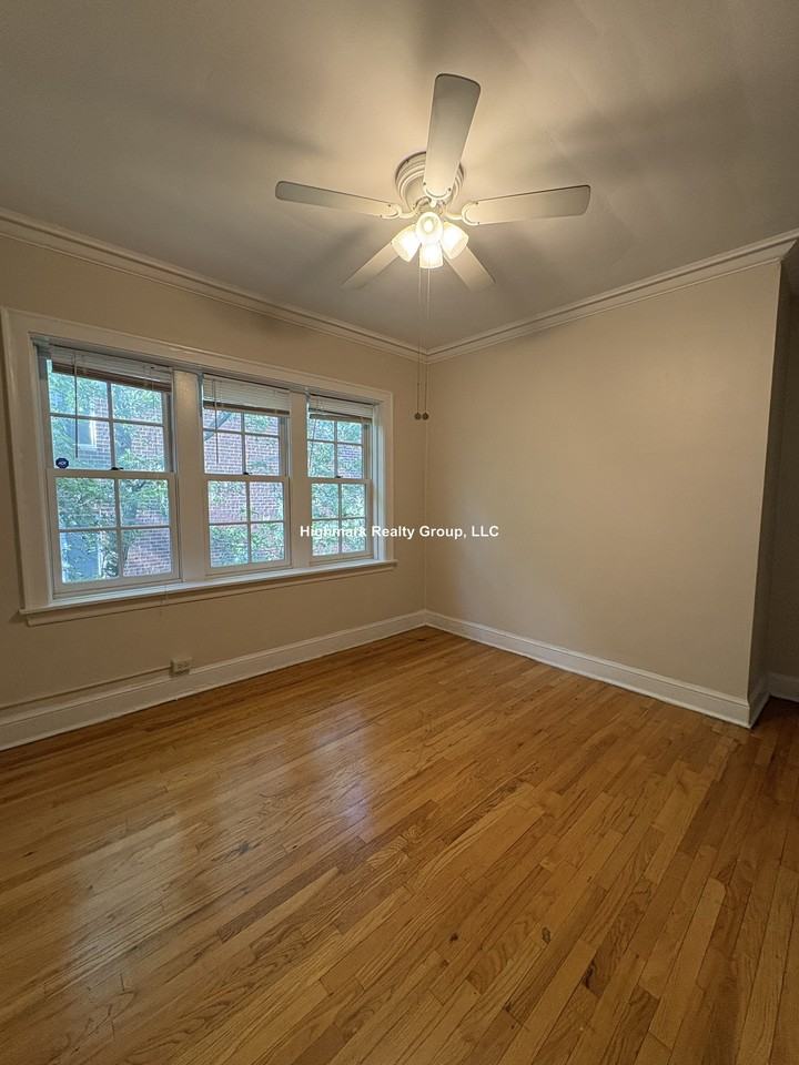 1456 Lake St #4N - Photo 3 of 10