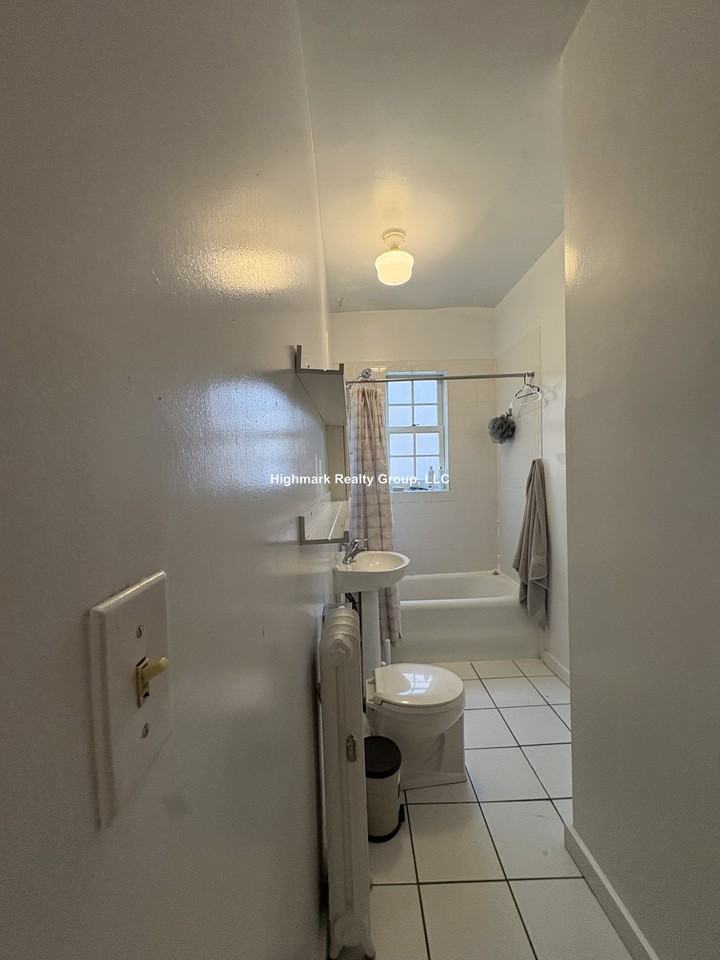 1456 Lake St #4N - Photo 6 of 10