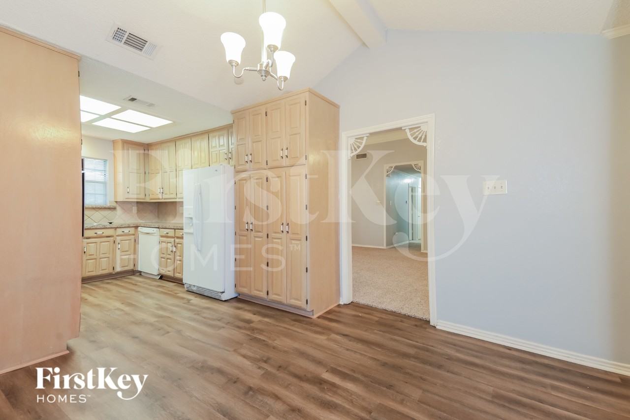 5302 Deep Canyon Dr - Photo 5 of 16
