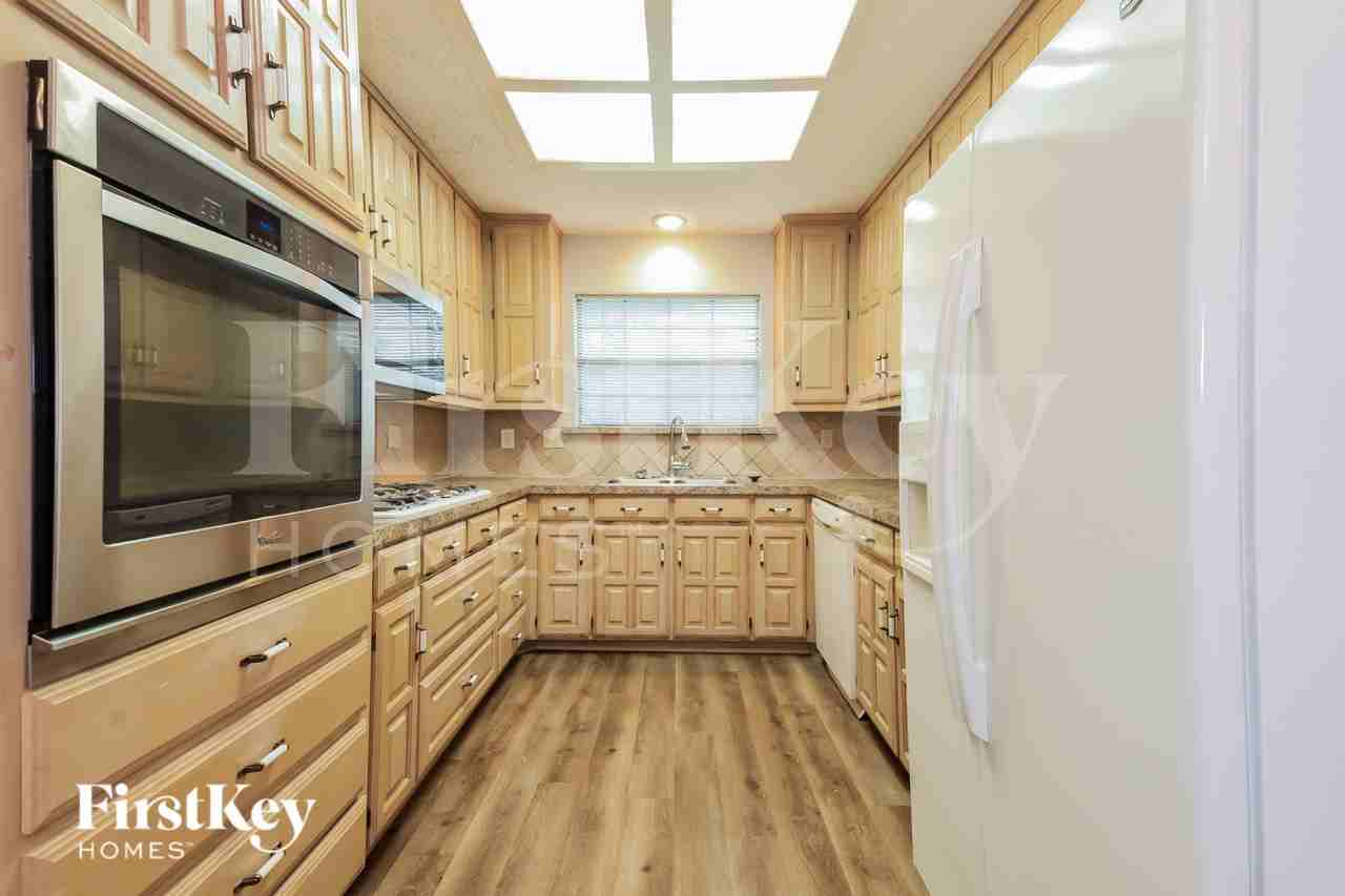 5302 Deep Canyon Dr - Photo 6 of 16