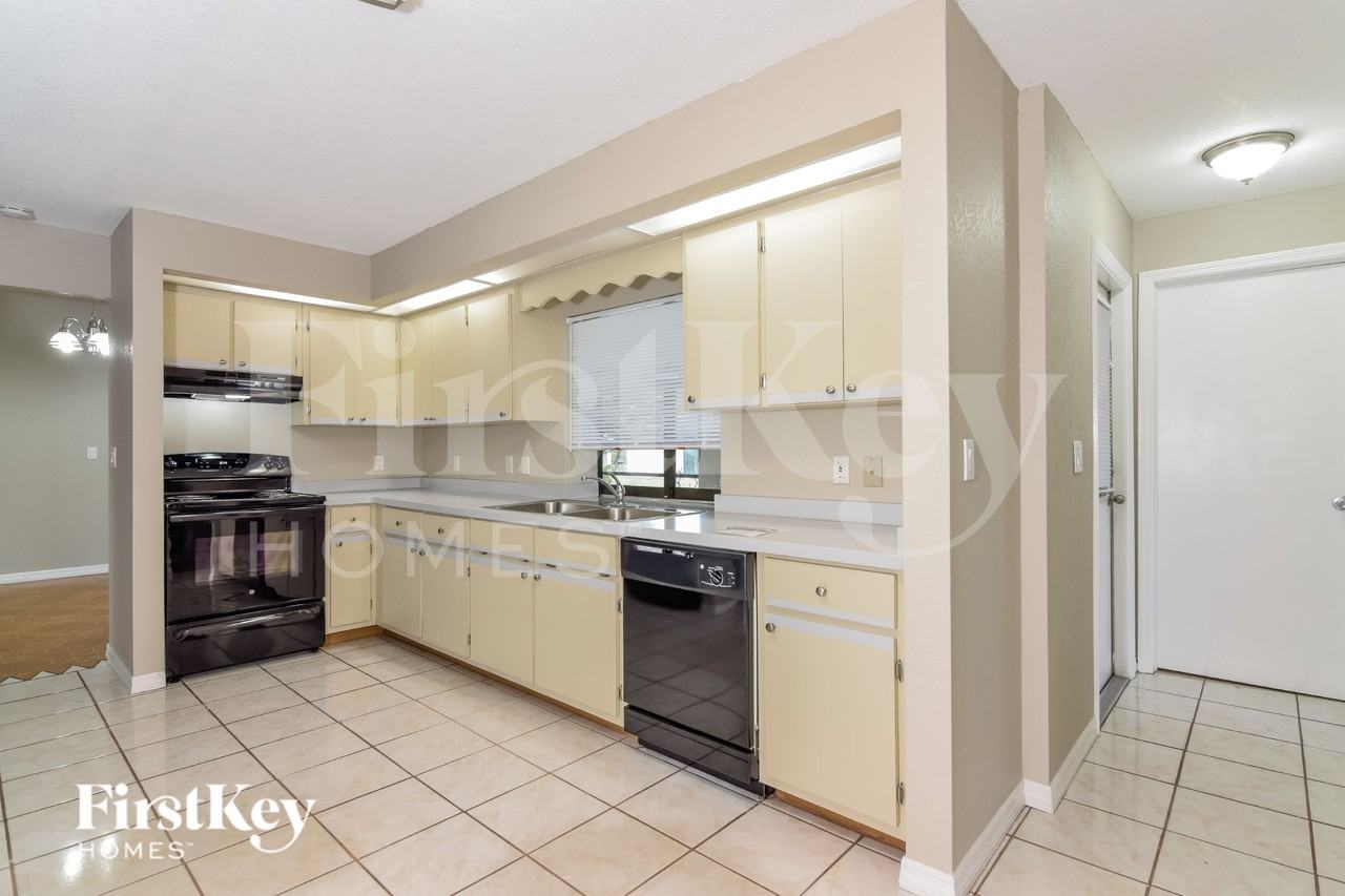 522 Beal St Nw - Photo 7 of 17