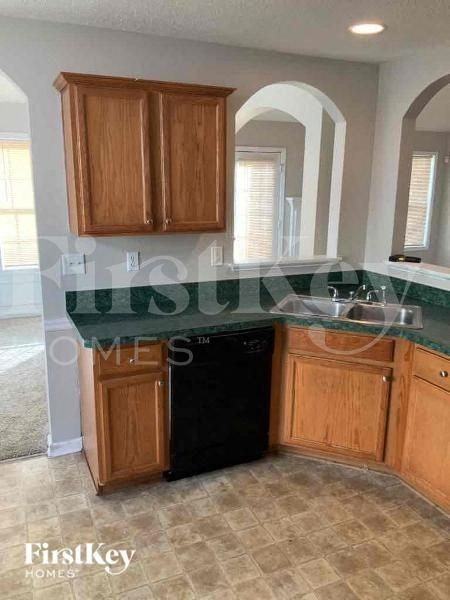50 Oakbrook Ln - Photo 5 of 11