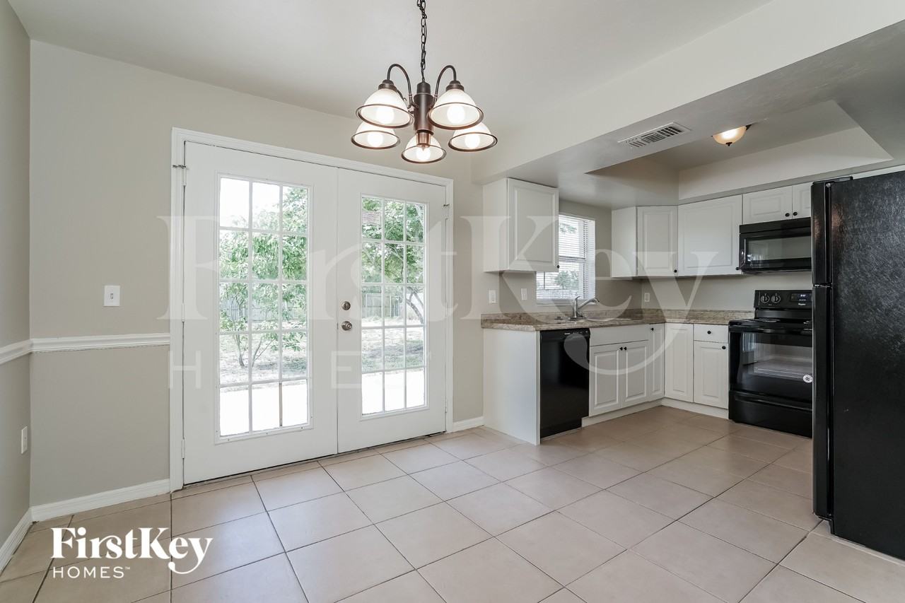 4311 5th St W - Photo 5 of 16