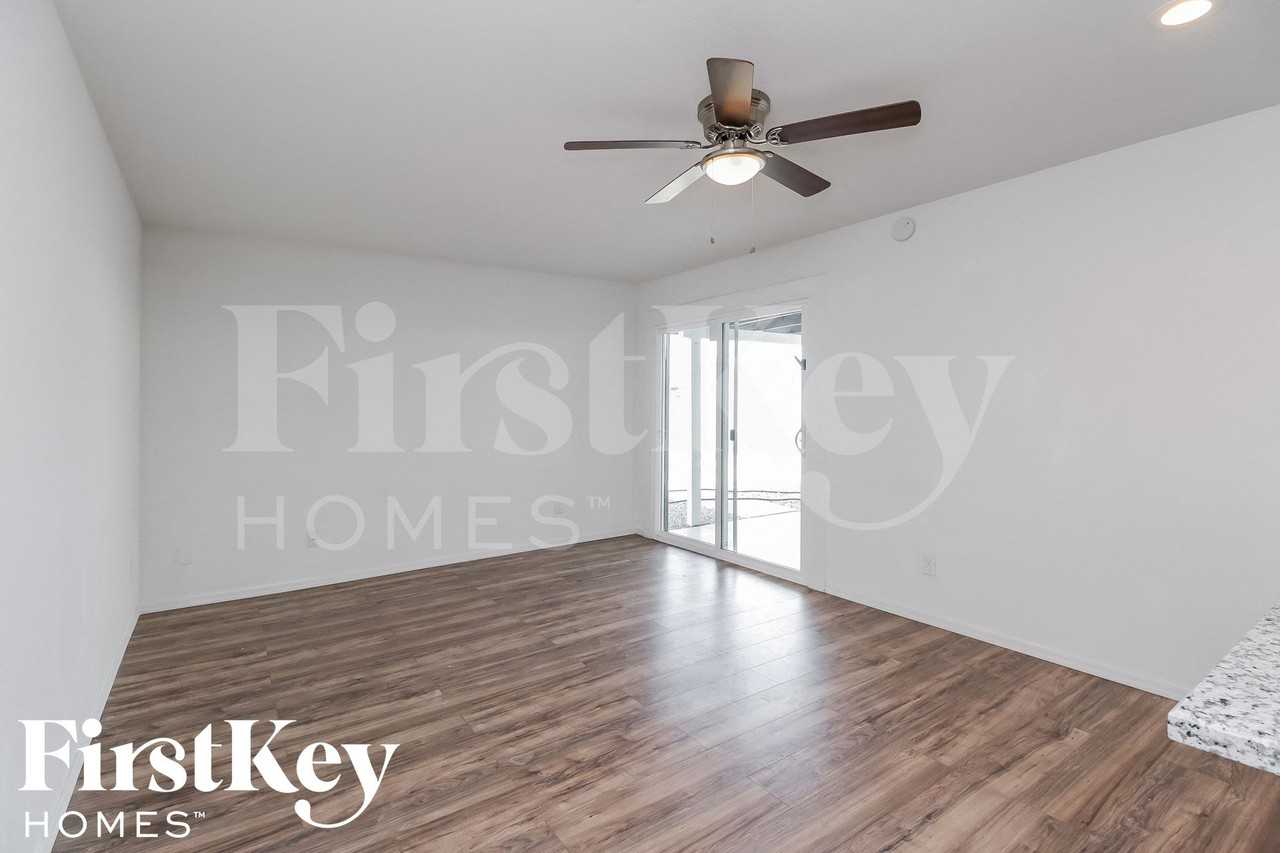 3734 W Sierra St - Photo 6 of 15