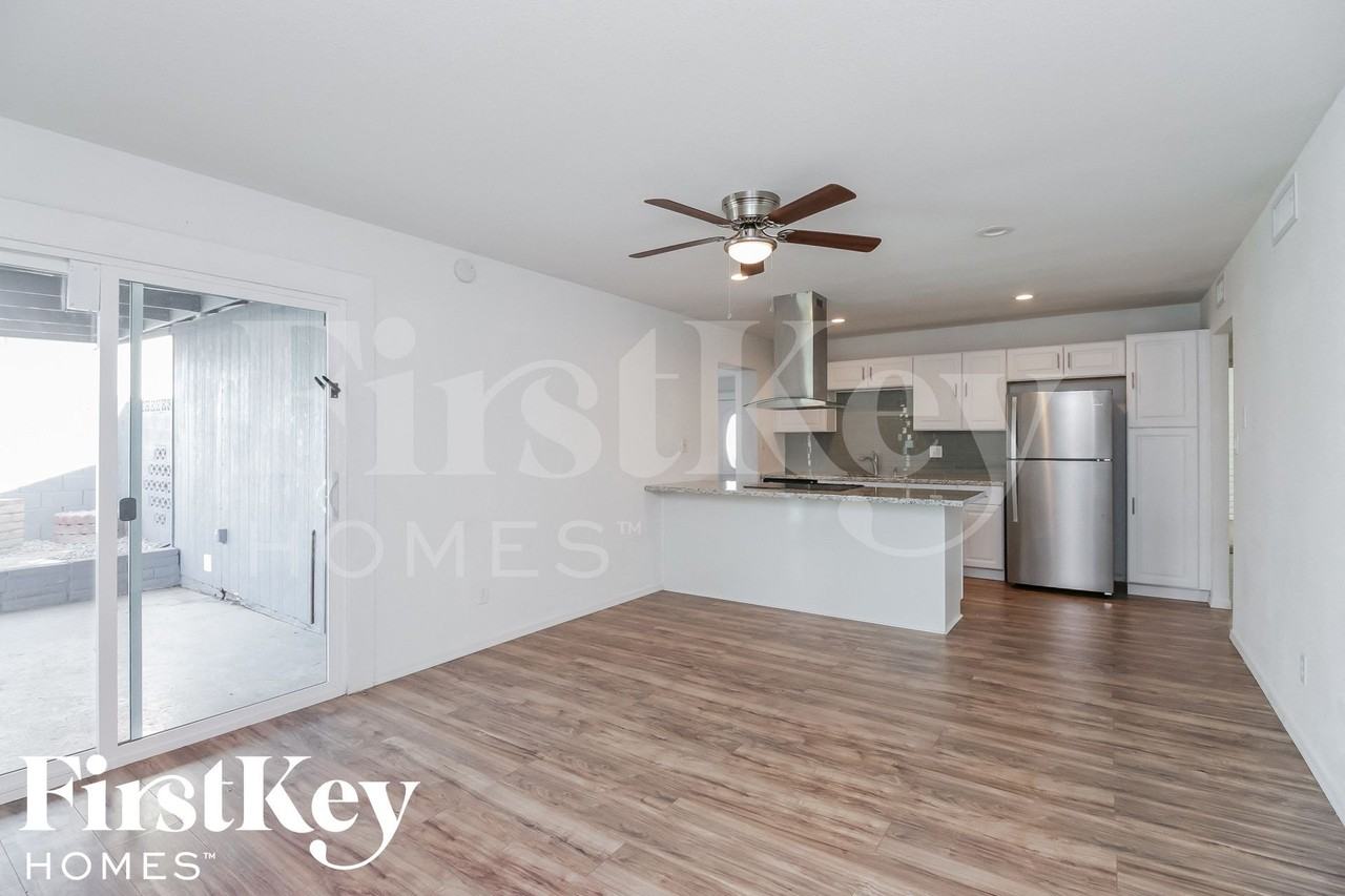 3734 W Sierra St - Photo 7 of 15