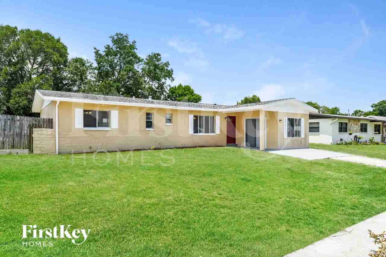 2813 Kenyon Ave - Photo 2 of 16