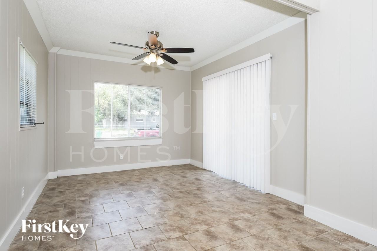 2813 Kenyon Ave - Photo 7 of 16