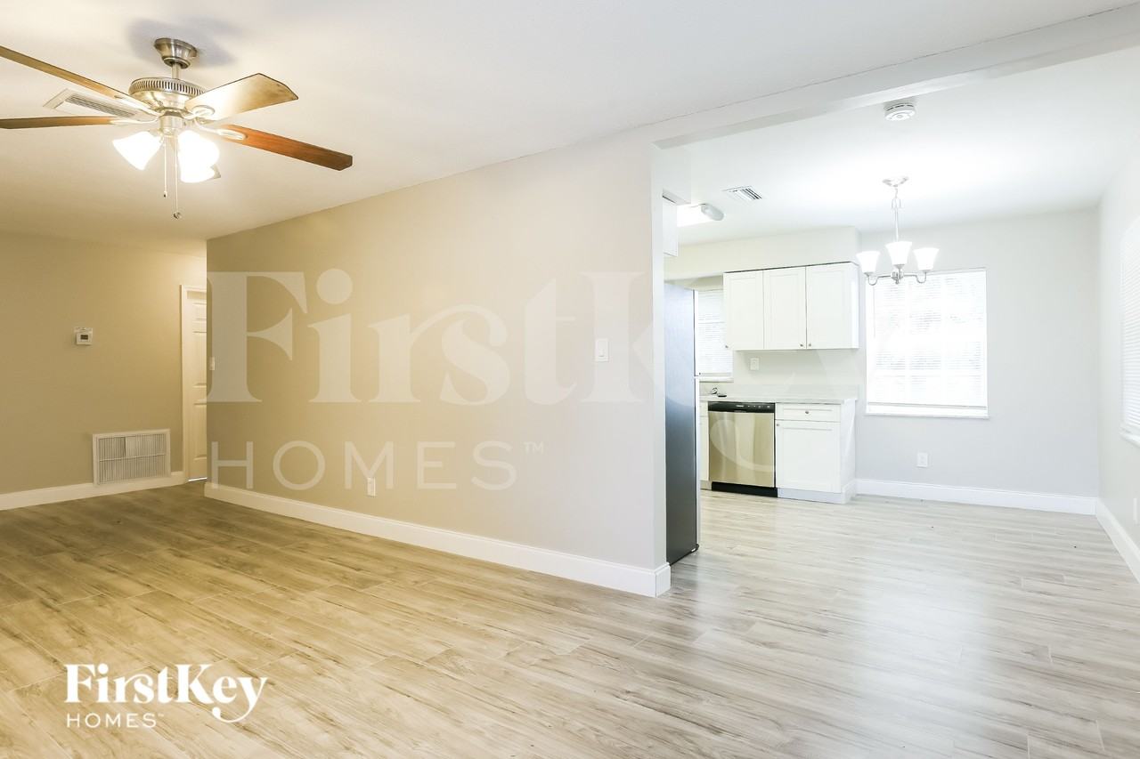 2740 Swstreet - Photo 4 of 16
