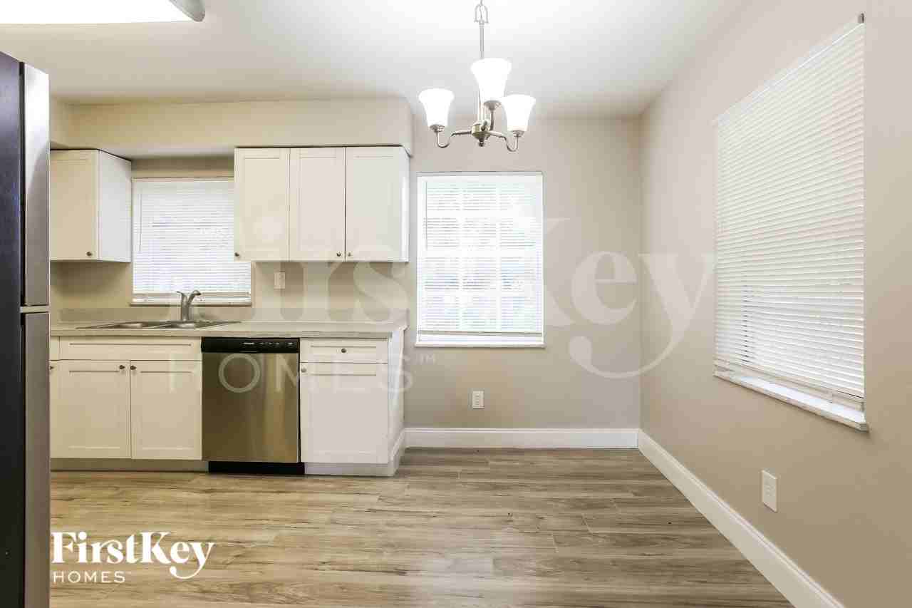 2740 Swstreet - Photo 5 of 16